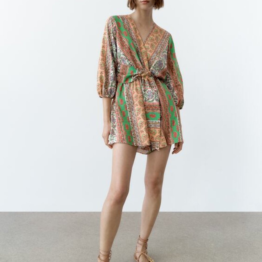 Zara Short Jumpsuit w/Multicolored Print - Size Small
